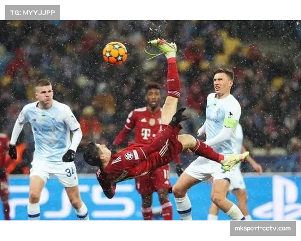 拜仁角球战术再现新意于帕梅卡诺倒钩助攻制造惊险时刻