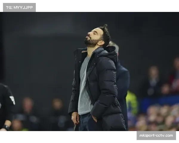 阿莫林执教曼联后 齐尔克泽梅努出场时间锐减 阿莫林执教曼联后 齐尔克泽梅努出场时间锐减