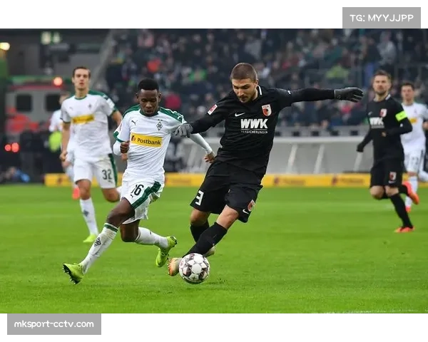 拜仁三中门柱，圣保利门将高接低挡屡救险球